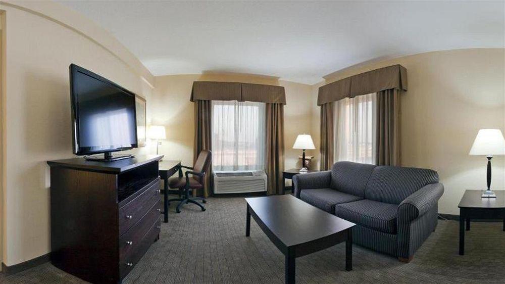 Holiday Inn Express Hotel & Suites Clearwater Us 19 North, An Ihg Hotel Zewnętrze zdjęcie